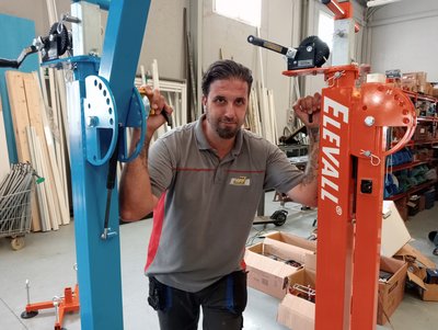 Elevall patenta la primera gr�a que permite elevar cargas en zonas urbanas sin cortar calles