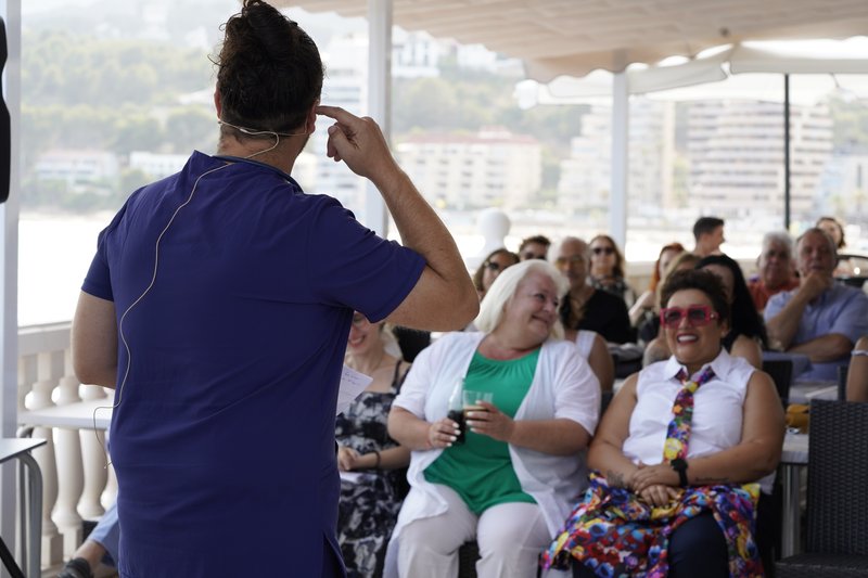 Mario Bezos: �Cuidar es lo m�s humano que podemos hacer�