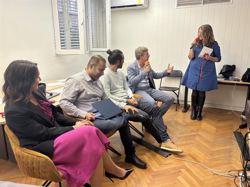 Mesa redonda entre challengers y solvers