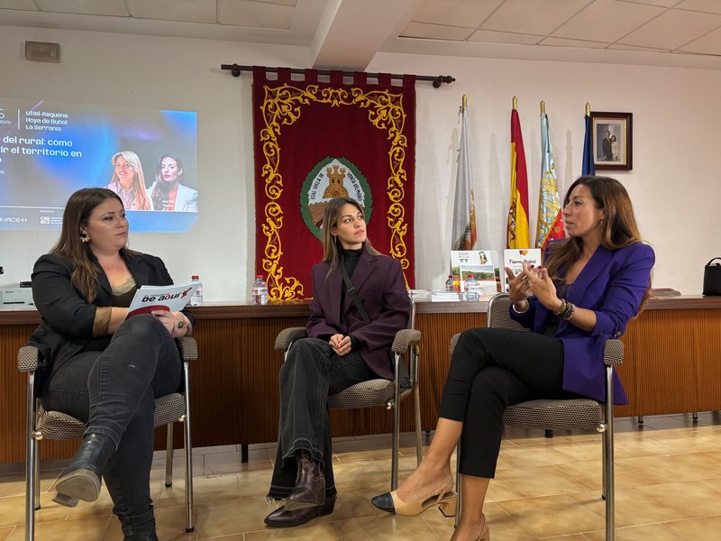 Mesa con Con Alma Rural y Vilasira 