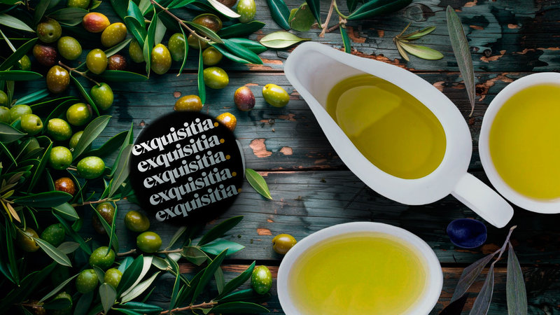 Diferentes aceites gourmet con diferente color e intensidad