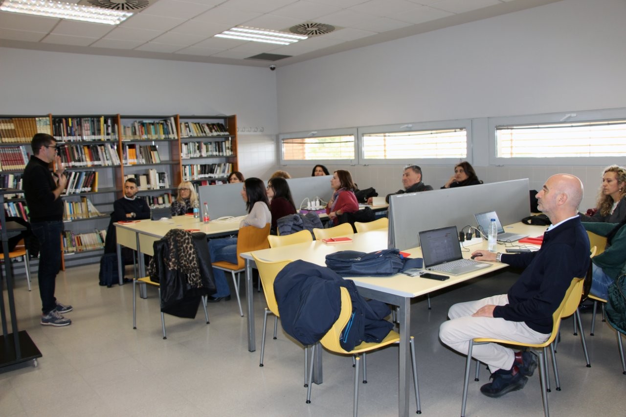 Docentes de Italia se forman en Florida Universitària para el uso de la IA en educación