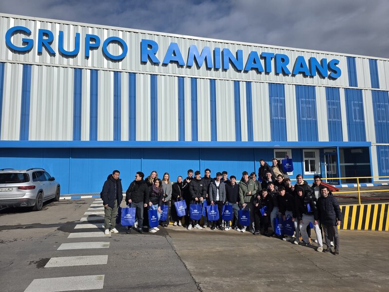 Alumnado de Transporte y Logística visita el Grupo Raminatrans