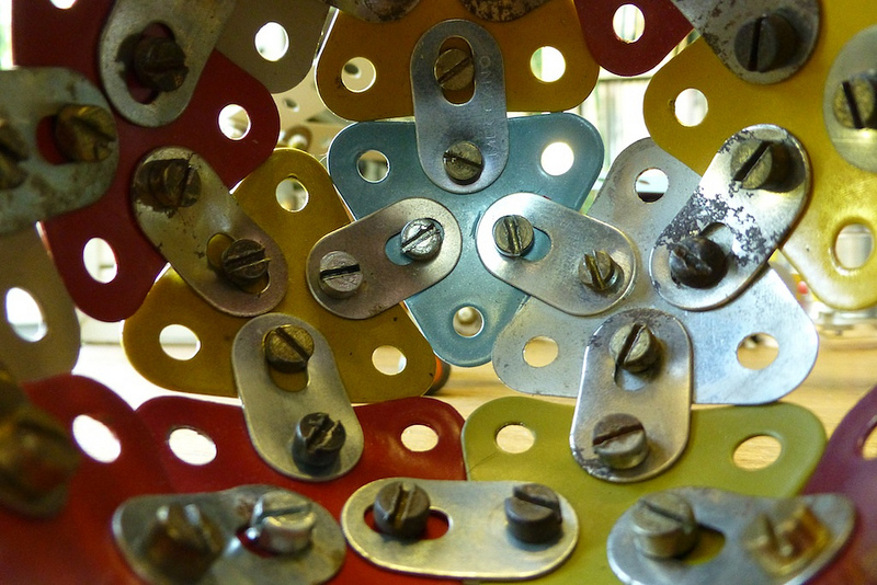 Meccano Ball (Inside view!) �Elsie esq in Flickr. CC BY 2.0 (2012)