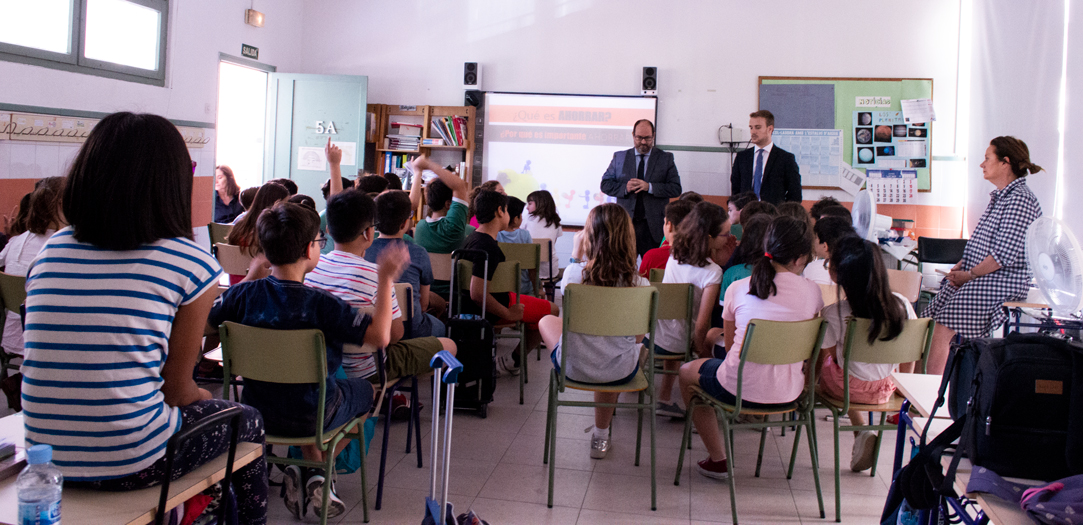 La FEBF en sus actividades de RSC promueve a los m�s peque�os la importancia de ahorrar.