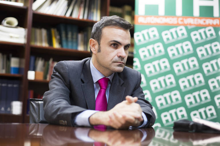 El presidente de ATA-CV publica una tesis con 72 medidas para la protecci�n del aut�nomo