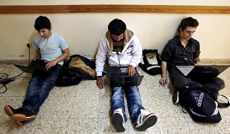 Fund�o implement� programaci�n en las escuelas y mejor� el aprendizaje. Proyecto Ra�ces y Alas